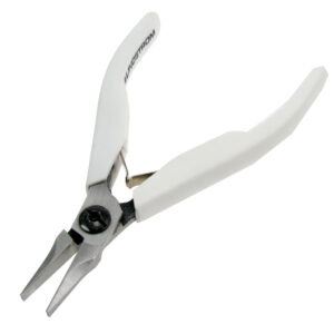 Flachzange mit kunststoffüberzogenen Griffen Lindström mit aufgelegtem Gewerbe.