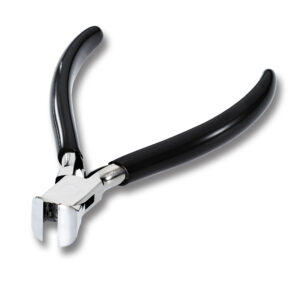 Elektronik-Beißzange mit schmalem Kopf mit durchgestecktem Gewerbe.