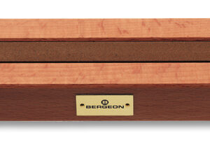 Indiastein mit Holzsockel Bergeon