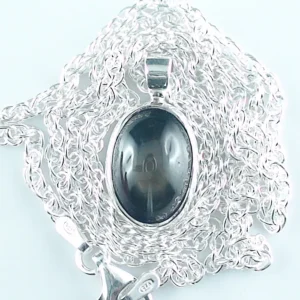 Schwarzer 8,25 ct. Sternsaphir Anhänger aus 935er Silber
