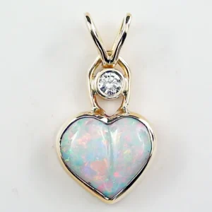 Exklusiver 18k Gelbgold Herzanhänger mit 3,15 ct. Firey White Opal und Brillant