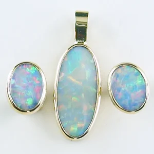 Firey White Opal Schmuckset 2,77 ct. aus 750er Gelbgold - Handgefertigt in unserer eigenen Manufaktur