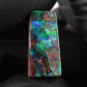 10,55 ct. Boulder Opal aus Australien – Opalstein gebohrt / gelocht