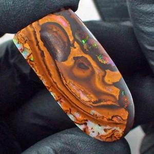 107,50 ct Yowah Nuss Opal Multicolor - gelocht / gebohrt für Lederband