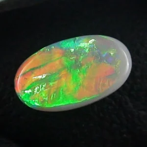 0,45 ct White Opal Multicolor Edelstein Lightning Ridge Australien