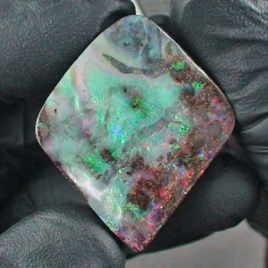 89,02 ct Boulder Opal Multicolor - gelocht / gebohrt für Lederband