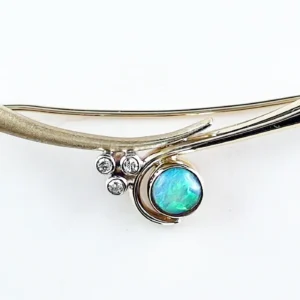 14k Gelbgold Brosche / Krawattennadel mit Black Crystal Opal und Diamanten – Elegante Designer-Brosche mit Top GEM Class Black Crystal Opal