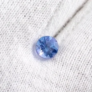 AAA Tansanit 0,68 ct Brillant Rund multifacettiert Schmuckstein 5,19 x 3,77 mm