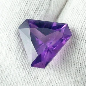 Violetter Amethyst 5,21 ct Triangle Shield Cut