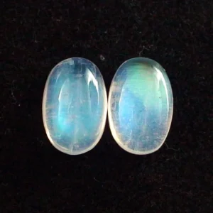 4,37 + 4,19 ct. Mondstein Pärchen mit  Blautönen Oval Cabochon