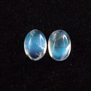 2,39 + 2,27 ct. Mondstein Pärchen mit  Blautönen Oval Cabochon