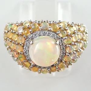 9k Gelbgold-Ring mit äthiopischen Welo Opalen und Zirkonen – Prachtvolles Cluster-Design mit 2,67 ct Opalen und funkelnden Akzenten