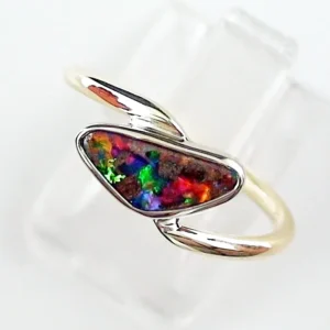 14k Goldring mit 0,74 ct. Boulder Opal - Gelbgold Ringschiene und Palladium Weißgold Fassung