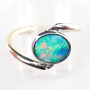 14k Weißgold Ring mit 0,79 ct. Black Crystal Opal