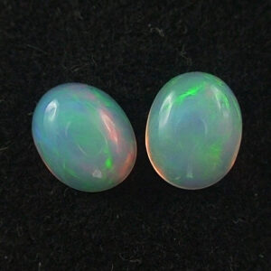Multicolor Welo Opal Pärchen 1,34 ct u. 1,57 ct Grün Blaue Opalsteine