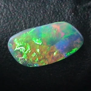 Multicolor 0,82 ct Black Crystal Opal Vollopal aus Lightning Ridge
