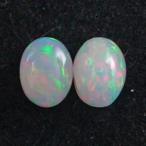Welo Opal Pärchen 1,41 u. 1,40 ct Multicolor Milchopale Opale