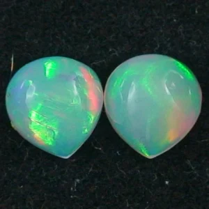 Welo Opal Pärchen 1,88 u. 1,80 ct Multicolor Milchopale Opale