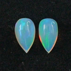 Welo Opal Pärchen 1,68 u. 1,92 ct Multicolor Milchopale Opale