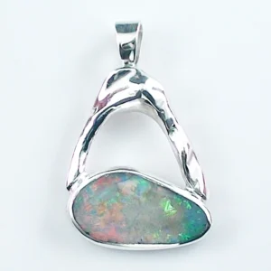 935 Silber Anhänger mit 0,81 ct. Semi Black Opal – Kunstvoller Opalanhänger mit Semi Black Opal aus Lightning Ridge