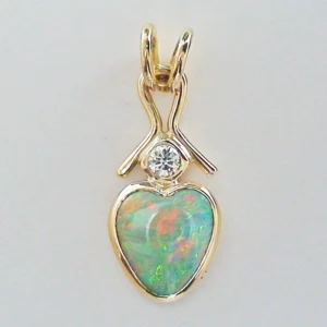 18k Gelbgold Anhänger mit 2,23 Crystal Opal Herz und Diamant