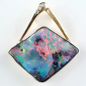 Goldanhänger mit 34,50 ct. Boulder Opal und Diamanten in 750er Gold