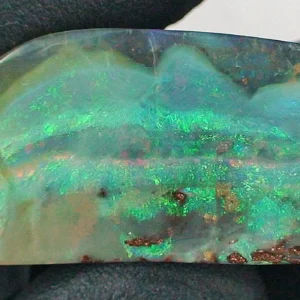 66,44 ct Boulder Opal Multicolor - gelocht / gebohrt für Lederband