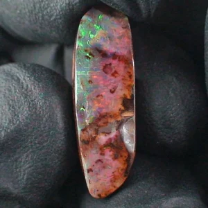 13,40 ct Boulder Opal Multicolor - gelocht / gebohrt für Lederband