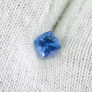 0,41 ct Tansanit Kissenschliff VVSI Blau Violett