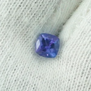 0,39 ct Tansanit Kissenschliff VVSI Blau Violett