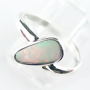 Opalring aus 935er Silber mit einem 0,92 ct. mit Multicolor White Opal