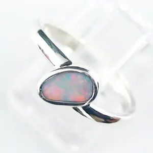 Opalring aus 935er Silber mit einem 0,54 ct. mit Multicolor White Opal