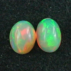 Welo Opal Pärchen 1,17 u. 1,26 ct Multicolor Milchopale Opale