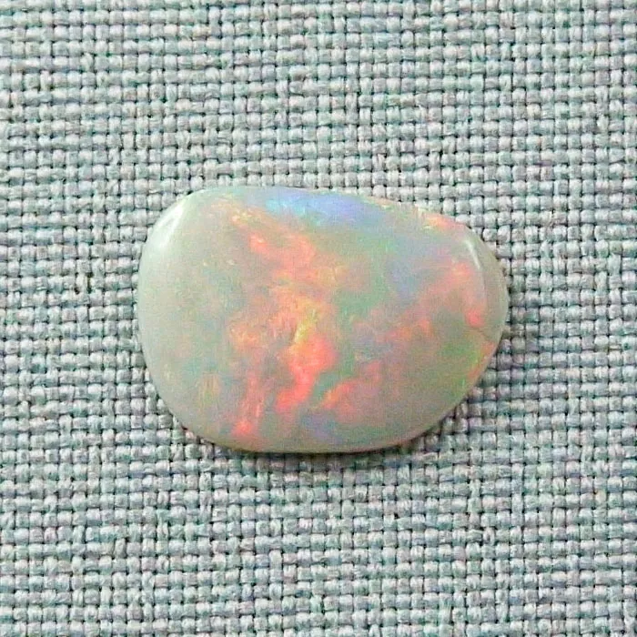 3,84 ct White Opal Opalstein Multicolor Mintabie Australien