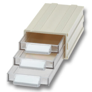 Flume-Box 2/3 mit 3 Schubladen ohne Einteilung. Schubladen innen 129 x 57 x 10 mm.