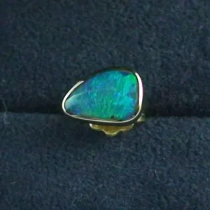 Herren Ohrring 18k 1,28 gr, Black Crystal Opal 0,47 ct