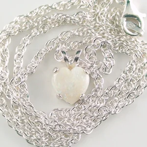 925er Sterling Silber Herzanhänger mit Top Gem White Opal Herz (0,93 ct) aus Australien inkl. Silberkette