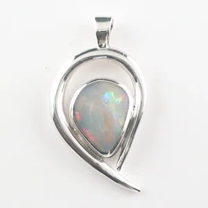 935 Silber Anhänger mit 1,54 ct. Semi Black Opal – Eleganter Opalanhänger mit Semi Black Opal aus Lightning Ridge