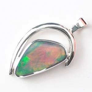 935 Silber Anhänger mit 2,11 ct. Welo Opal – Eleganter Designer-Anhänger mit Welo Opal aus Afrika