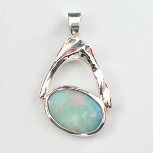 935 Silber Anhänger mit 1,59 ct. White Opal – Kunstvoller Opalanhänger mit White Opal aus Coober Pedy