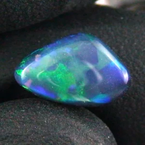Black Crystal Opal 2,75 ct Multicolor Vollopal