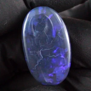 23,02 ct Black Crystal Opal Vollopal Blau