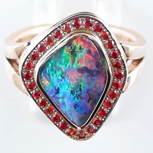 Rotgoldring mit 4,25 ct. Boulder Opal und 29x Saphiren in 750er Gold