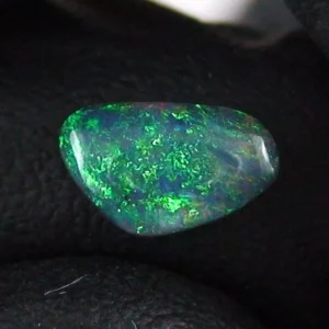 0,88 ct Black Opal  Vollopal Lightning Ridge
