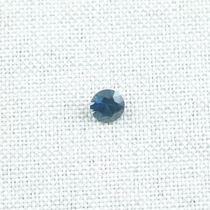 0,71 ct königsblauer Saphir im Brillantschliff geschliffen