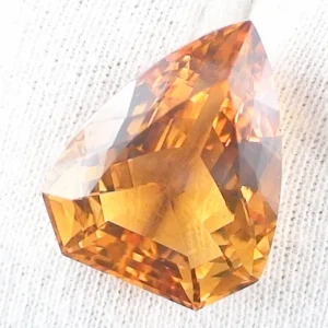20,58 ct. Citrin Gelber Edelstein Fancy Shield Cut