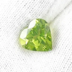 2,49 ct Peridot Chrysolith Herz Schliff Schmuckstein