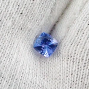 0,39 ct Tansanit Kissenschliff VVSI Blau