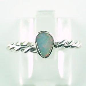 Opalring aus 935er Silber mit einem 0,35 ct. Multicolor White Opal