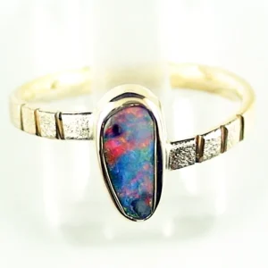 18k Gelbgold Ring mit 1,04 ct Boulder Opal – Eleganter Designer-Ring mit GEM Class Boulder Opal